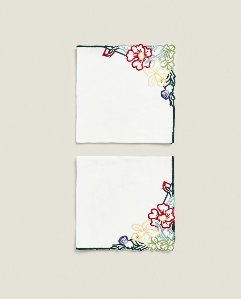 PACOTE DE GUARDANAPOS DE RAMI COM BORDADOS FLORAIS (PACOTE COM 2)