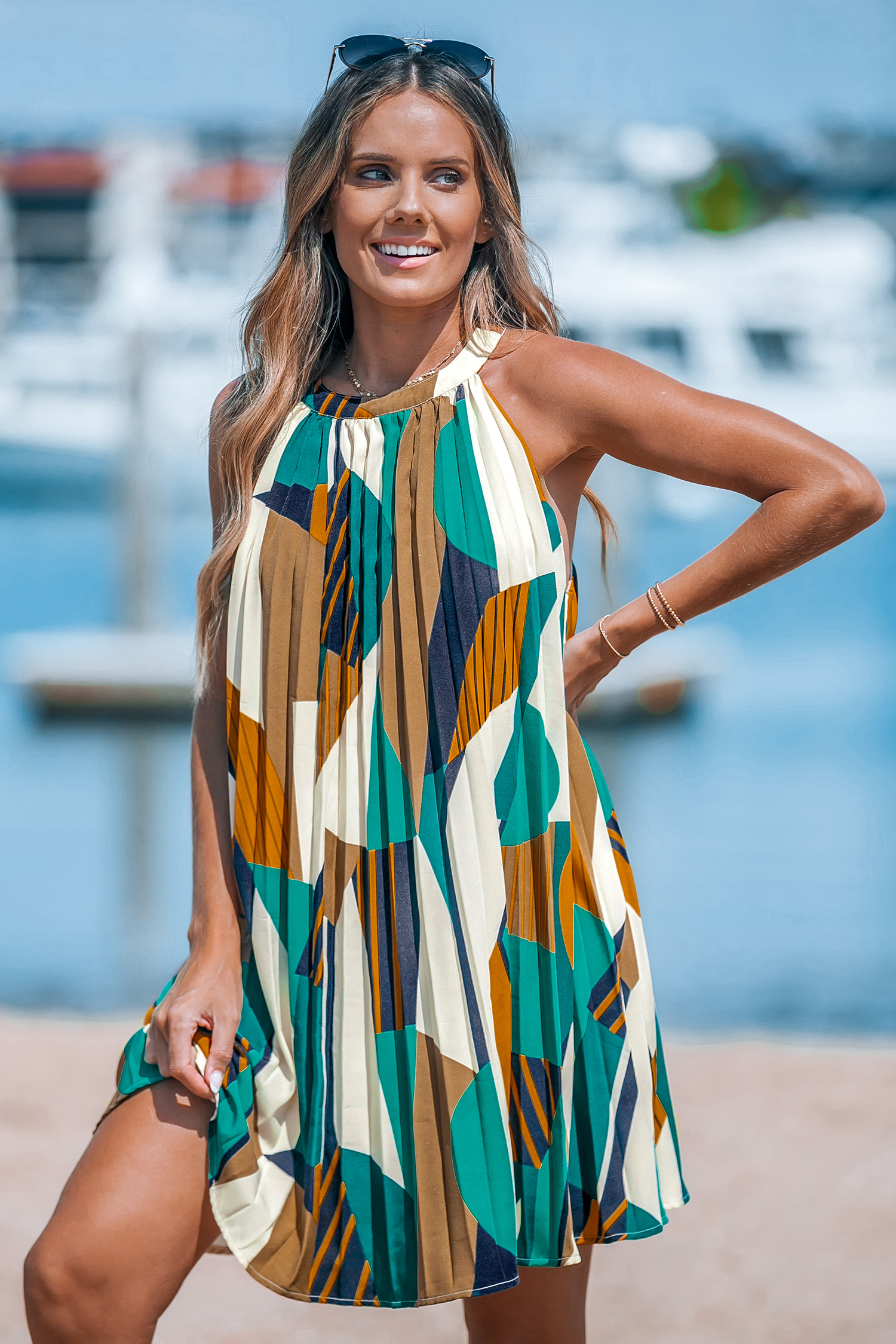 Robe mini ample sans manches à col montant abstraite