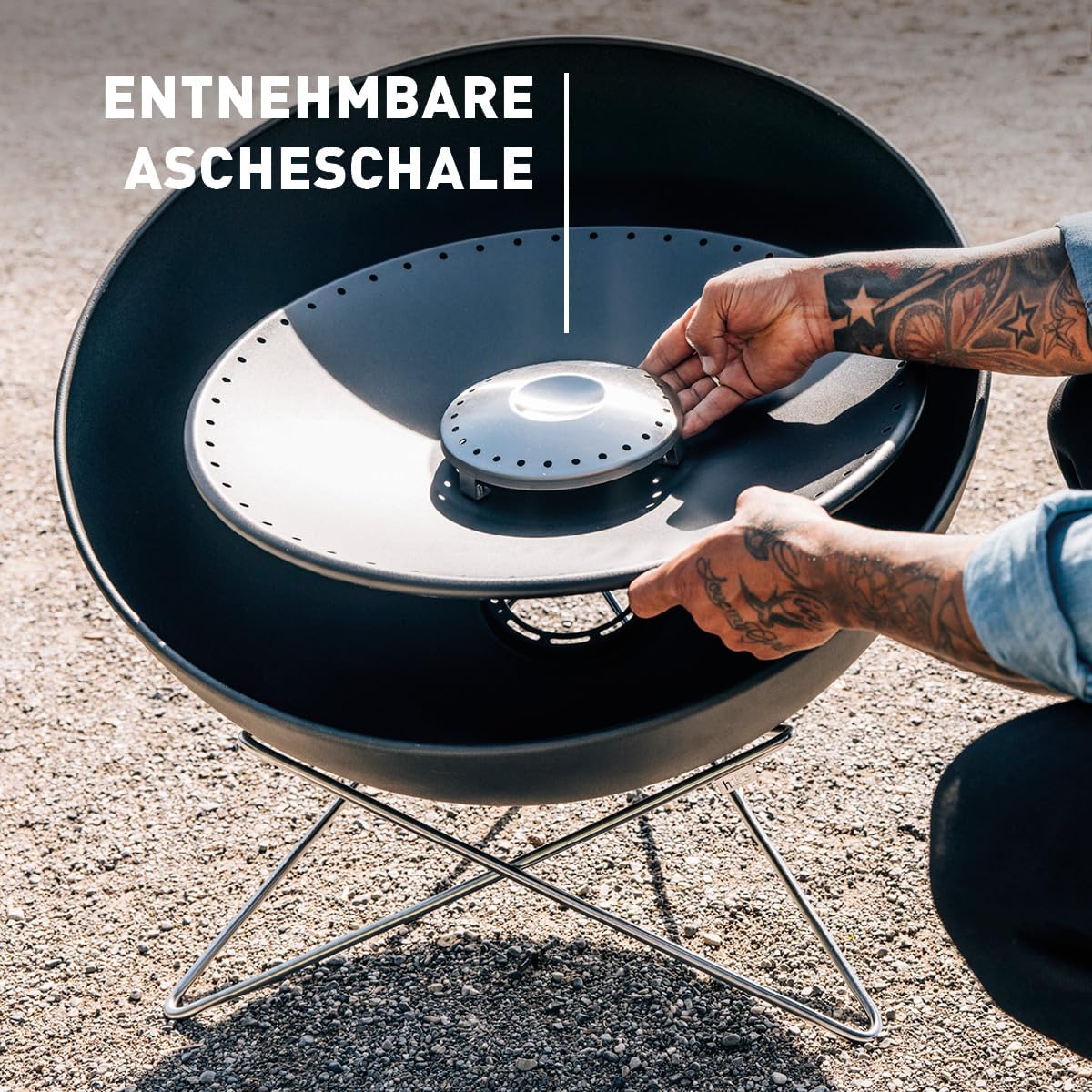 höfats - Bowl 57 Plancha Set tief - raucharme Verbrennung - Feuerstelle und Plancha Grill - kippbarer Feuerkorb inkl. 2 Plancha Grillplatten - Stahl emailliert – schwarz, Ø 57 cm