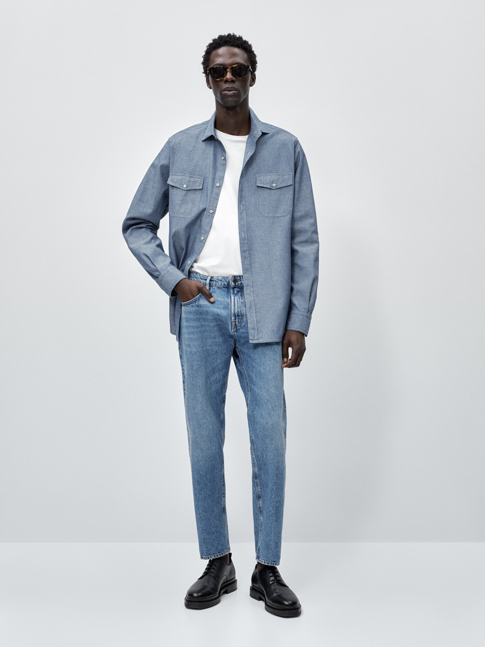 Camisa jeans chambray com bolsos, modelagem regular - Azul Claro