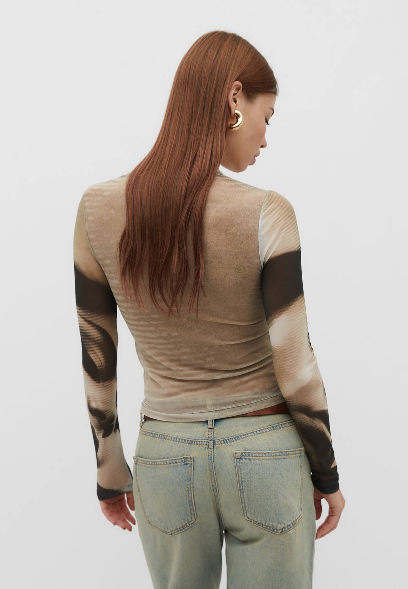 Camiseta com estampa de tule