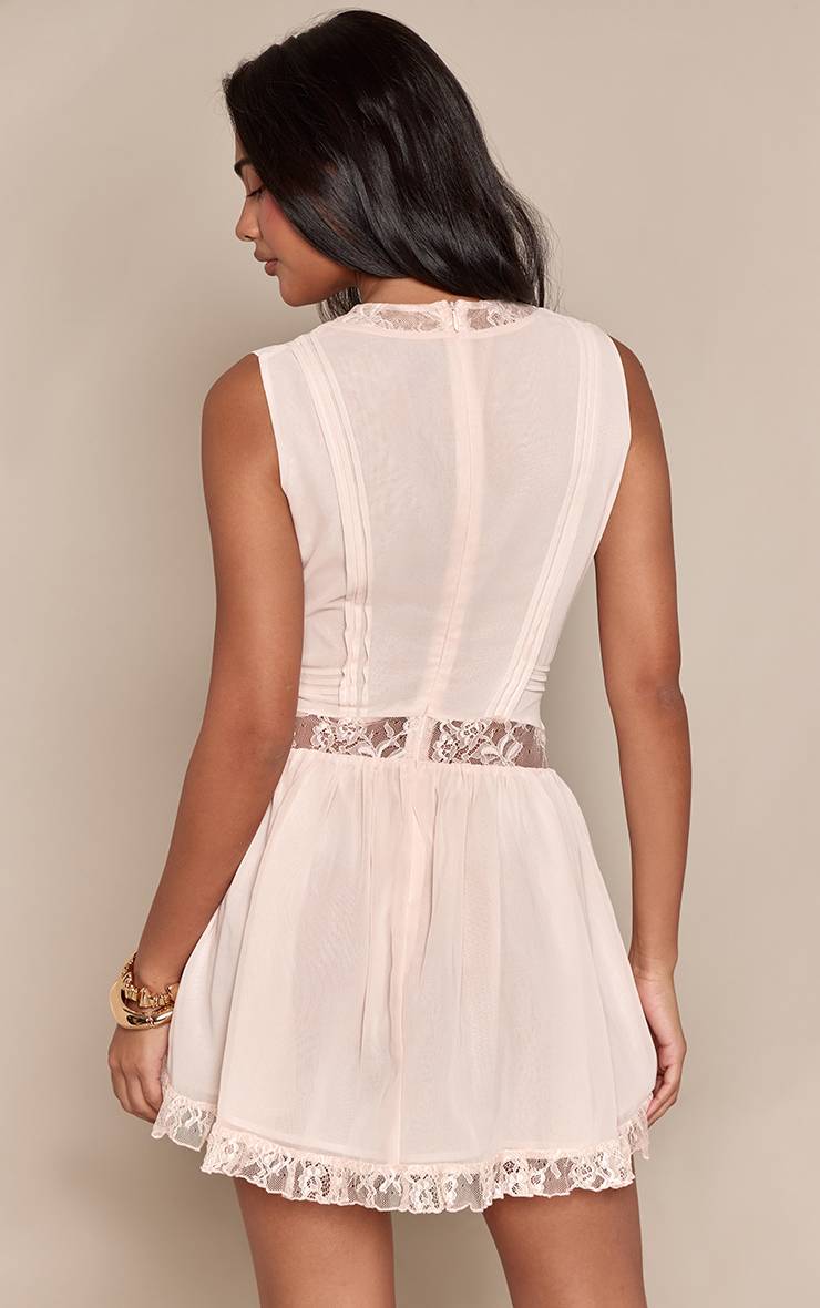 Rose Pâle Robe Droite À Col V Avec Détails En Dentelle