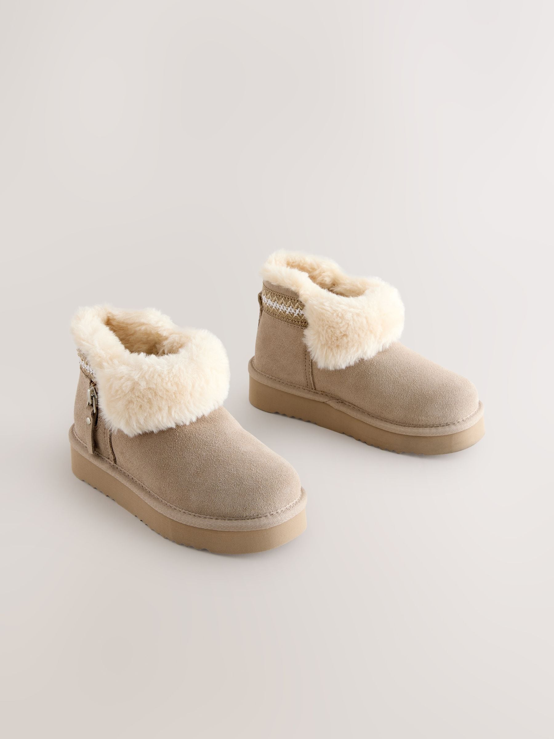 Nertsgrijs/bruin - Water Repellent Suede Pull on Boots