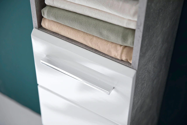 trendteam Unterschrank »Nano« Badkommode in Weiss Hochglanz/Beton mit chromglänzenden Griffen