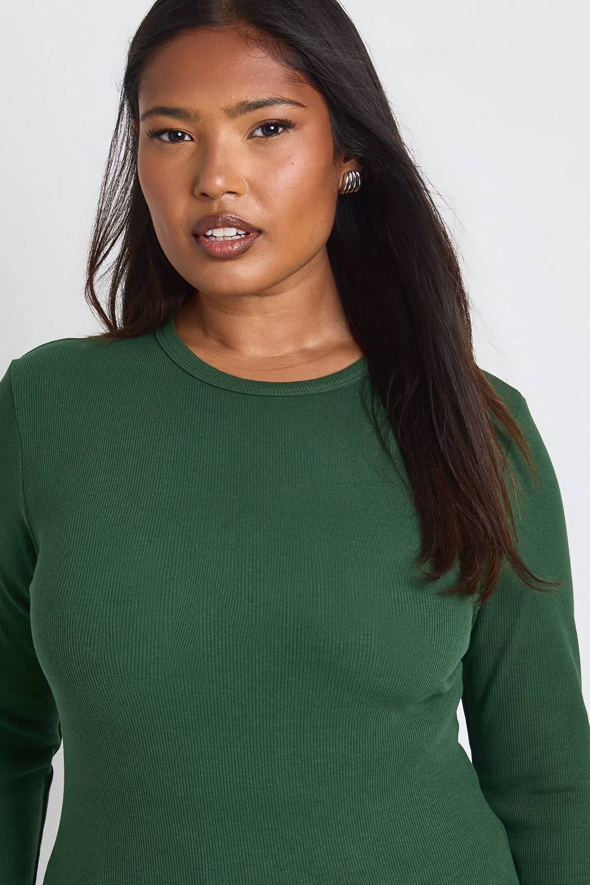 boohoo Haut long ajusté à manches longues en côtes Plus Basic