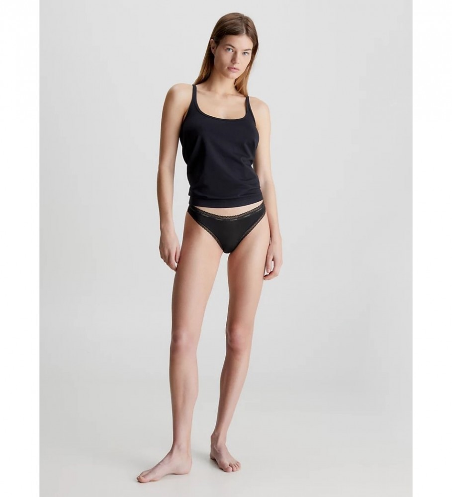 Conjunto de 3 calcinhas fio dental Calvin Klein Up: preta, branca e bege.