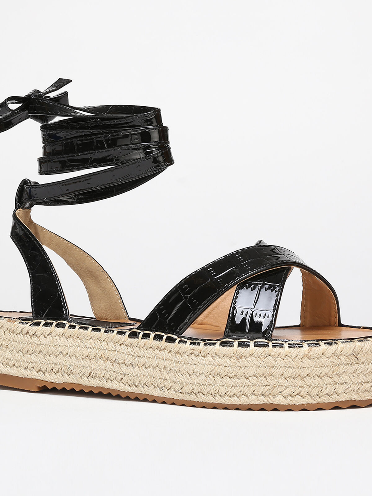 Sandales façon croco verni à plateforme- Noir