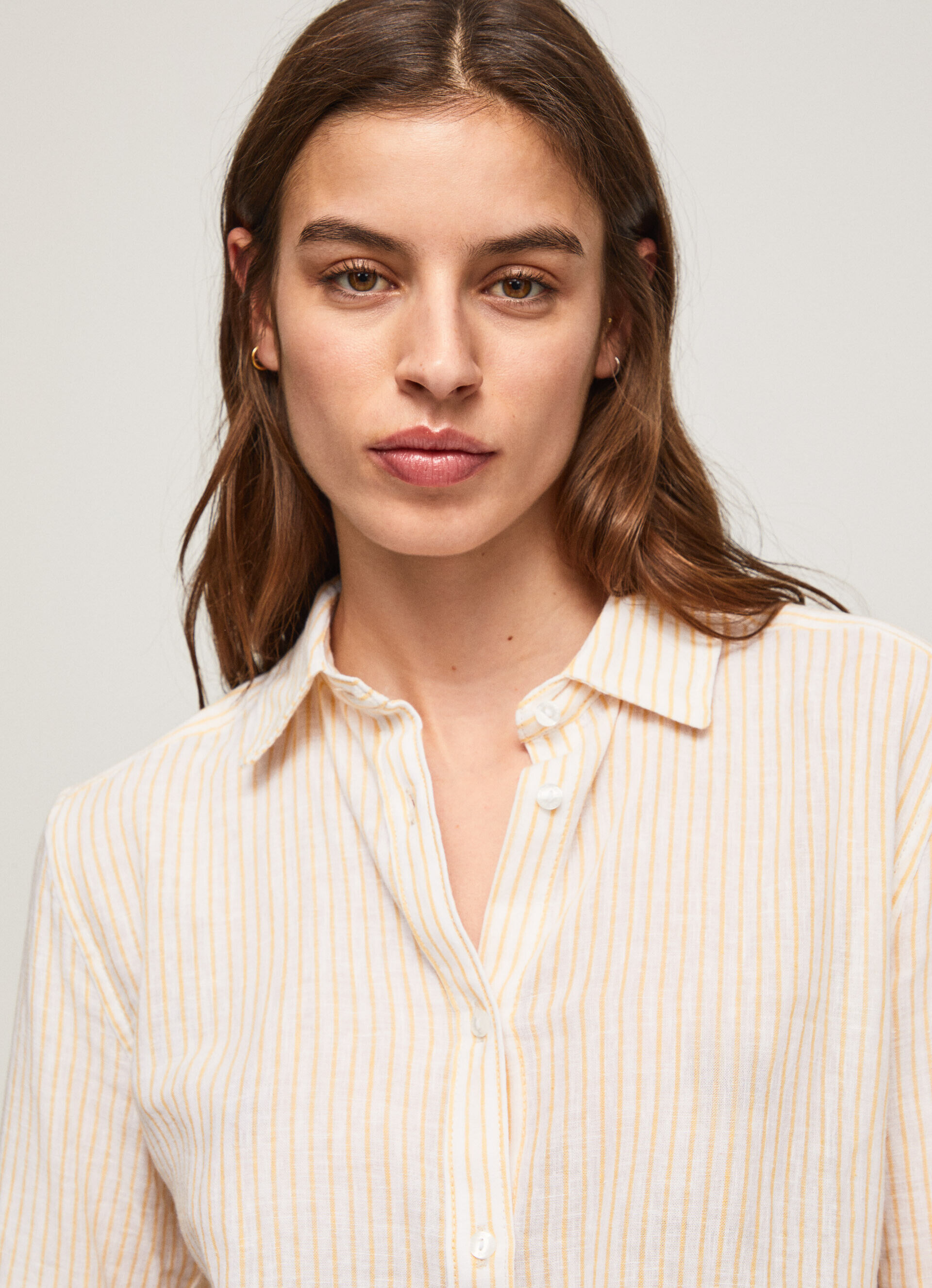 CAMISA DE LINHO LISTRADA DE CORTE REGULAR - brilho