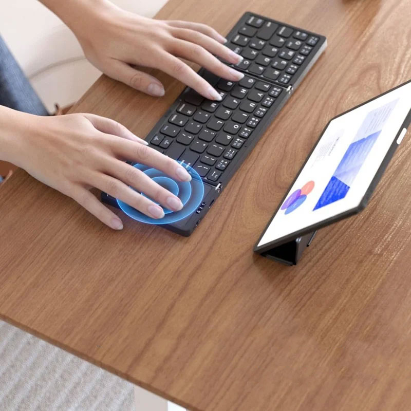 Faltbare Mini Bluetooth Tastatur mit Touchpad für Macbook / Laptop / Tablet / Smartphone inkl. Handy-Halterung (iOS / Android) - Silber