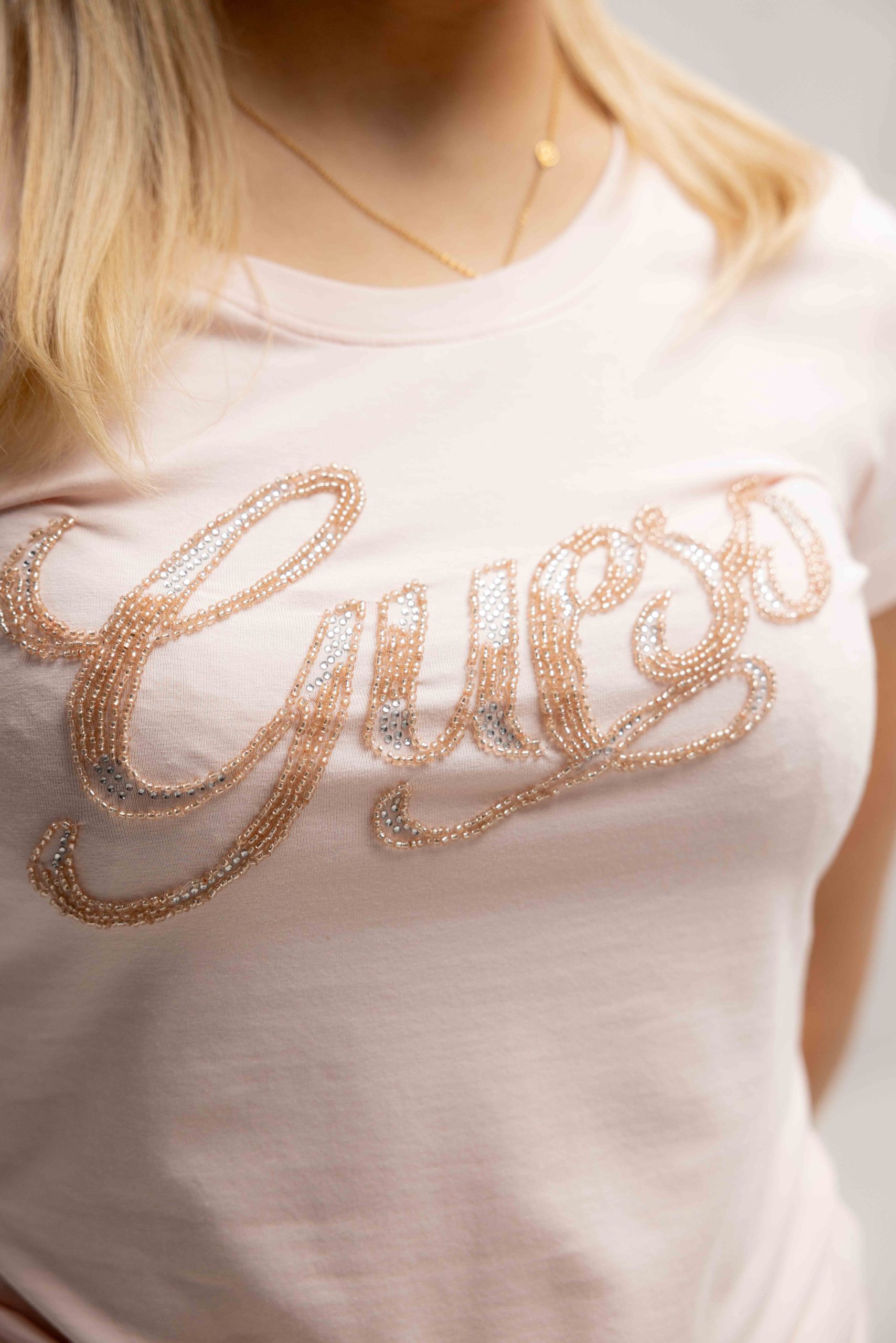 Guess Script T-Shirt Dames Roze