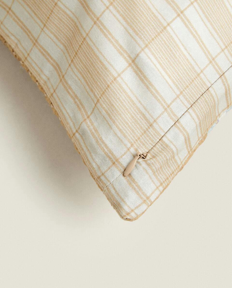 CAPA DE ALMOFADA BORDADA