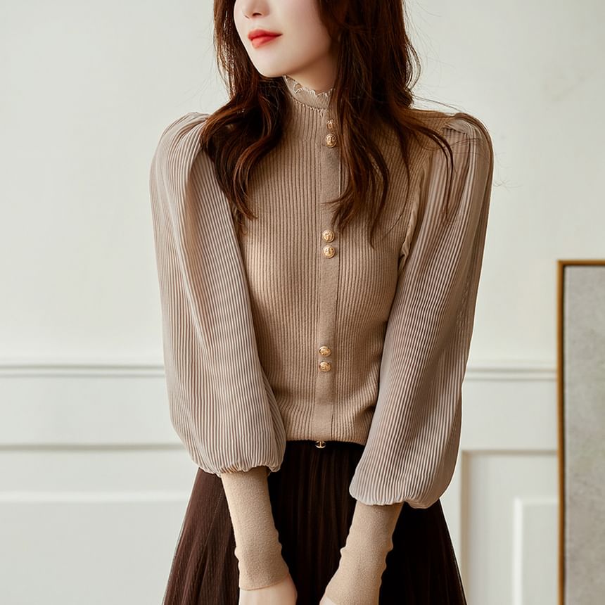 Lewwe - Gebreide top met lange mouwen en coltrui, effen chiffon paneel, knoopaccent en volantrand