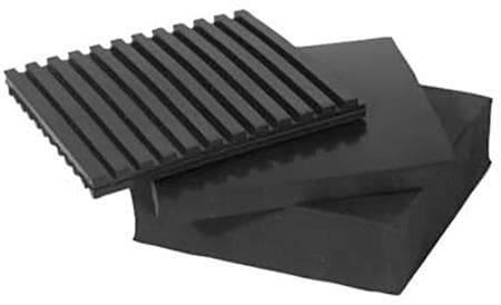 LINDAB Antilvibrationspude GKUDDE10025 til vibrationsdæmpning. Mål 100x100x25 mm. Max. belastning 10 kg/cm². Kun til indendørs brug.