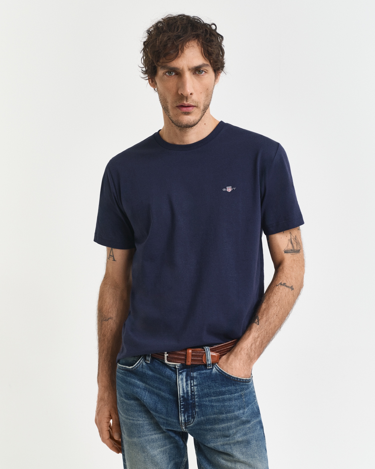Gant T-Shirt »REG SHIELD SS T-SHIRT«, mit Logostickerei auf der Brust