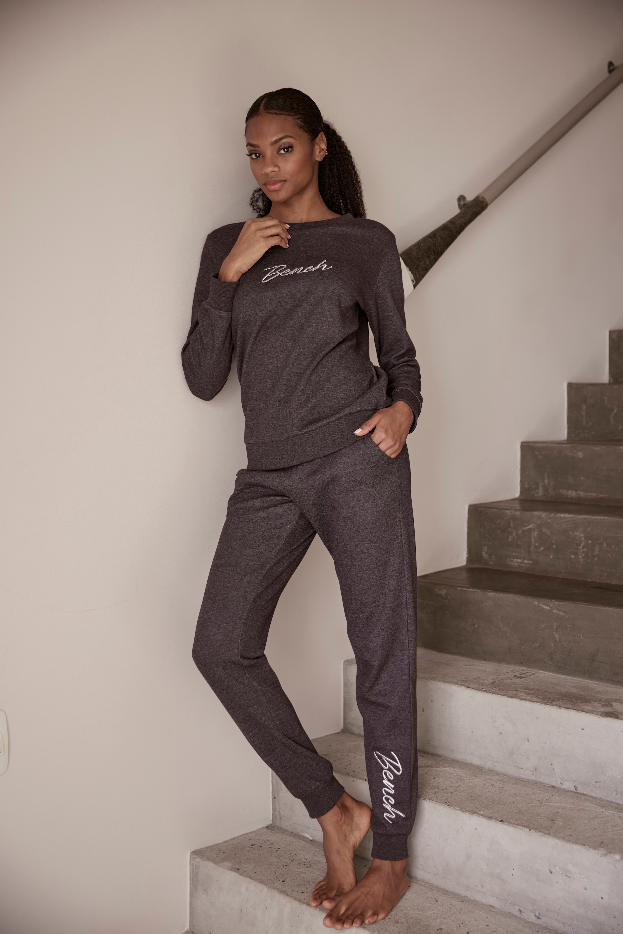 Bench. Loungewear Sweatshirt , mit glänzender Logostickerei, Loungewear