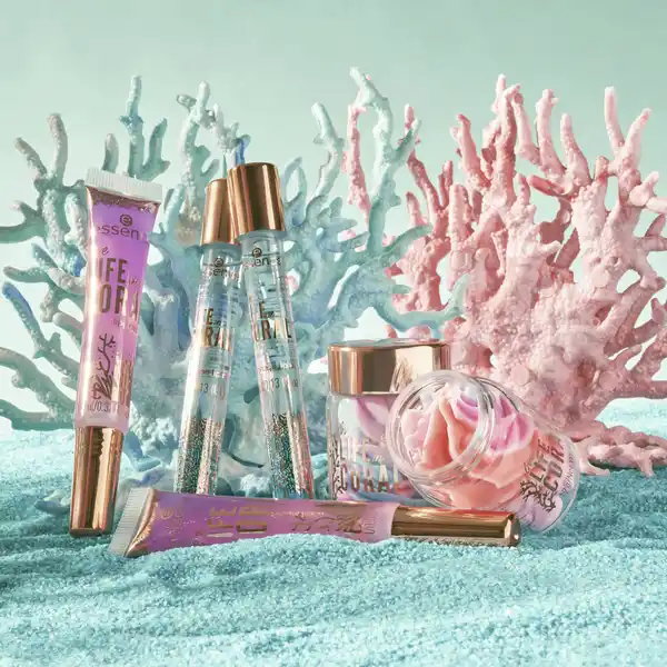 live LIFE in CORAL bi-phase lip oil - 01 Cute, Cuter, Corals!