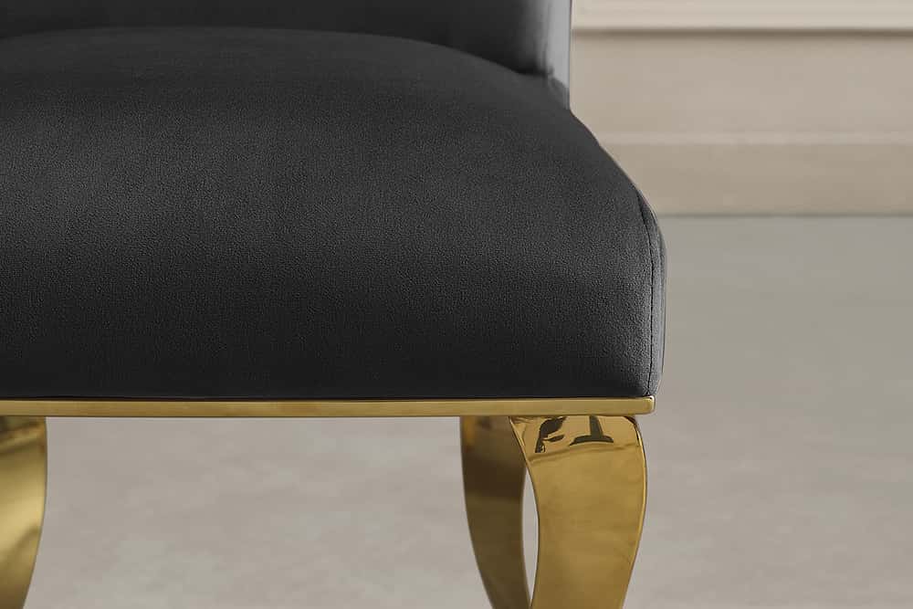 Stuhl MODERN BAROCK DELUXE schwarz Samt mit goldenen Edelstahlbeinen