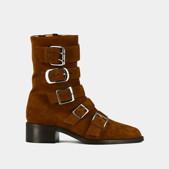 Boots à sangles et bouts pointus  en croute cognac