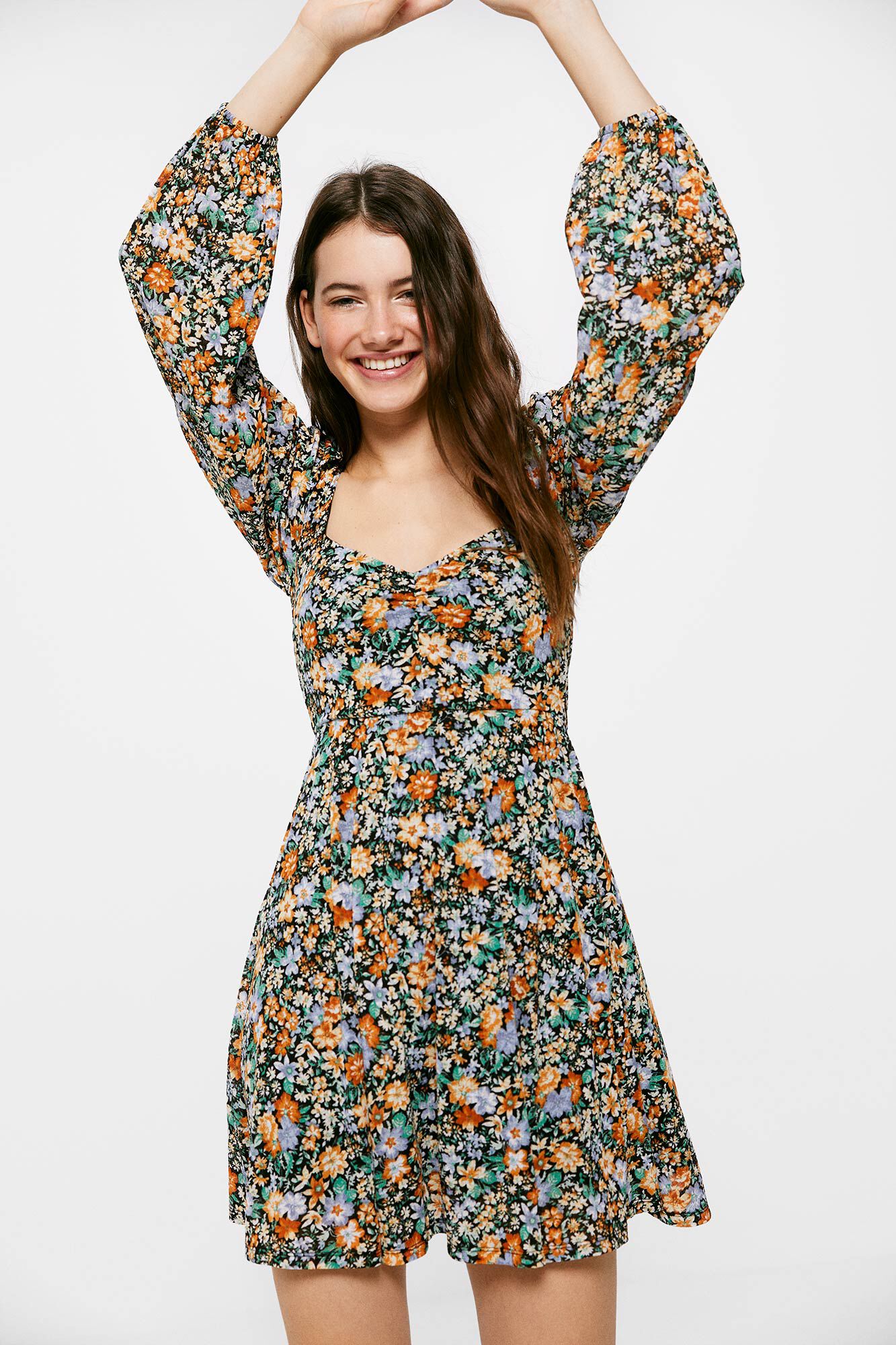 Vestido estampado com decote coração - Preto