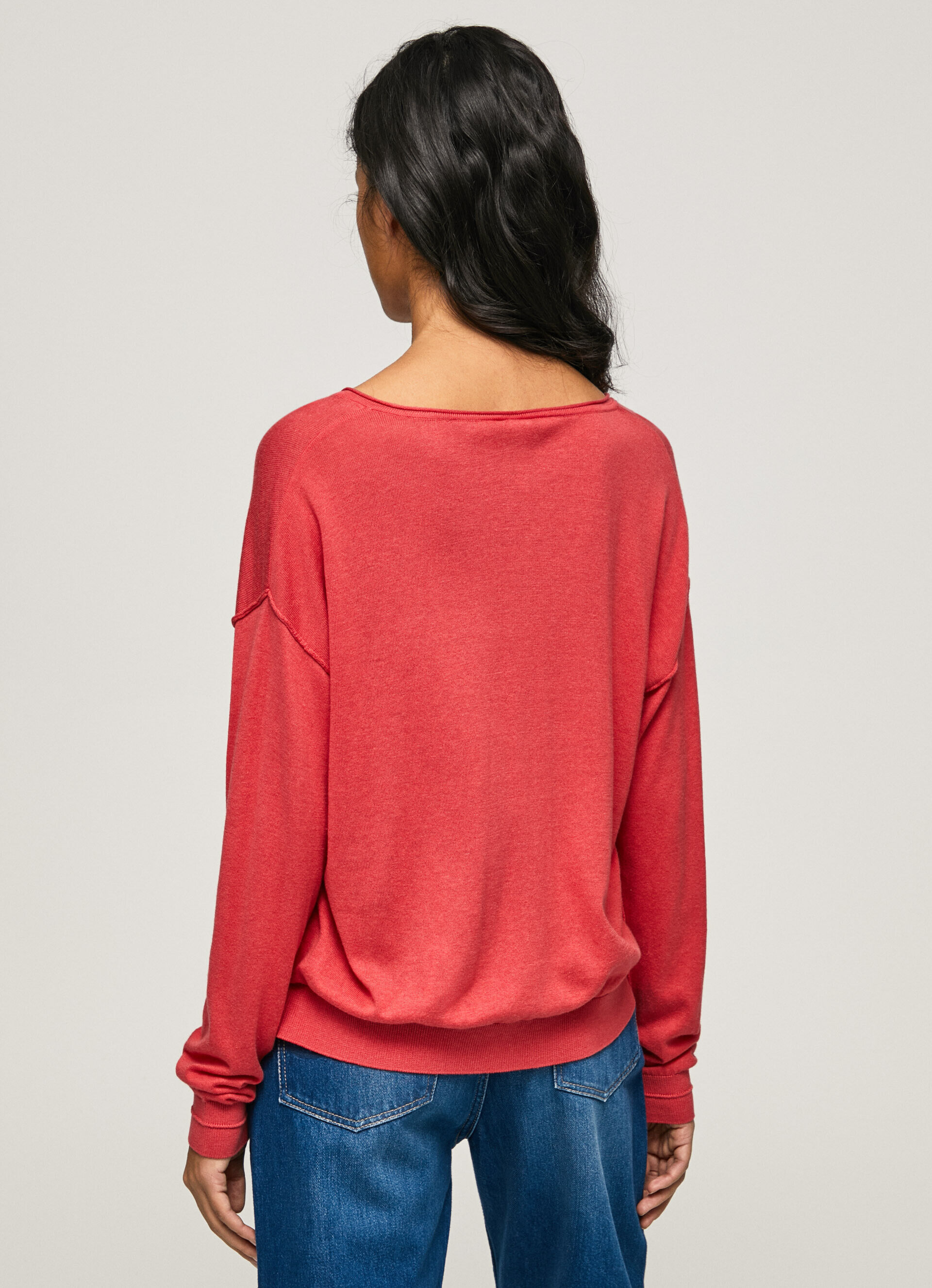 CAMISETA DE MALHA COM DECOTE EM V RELAXADO - vermelho estúdio
