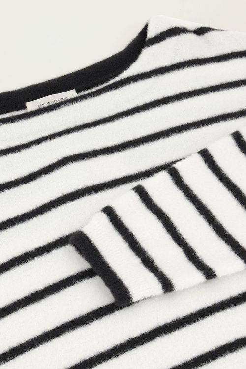 Witte trui met zwarte strepen