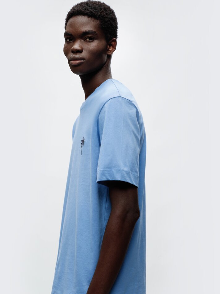 Camiseta bordada - Índigo lavado