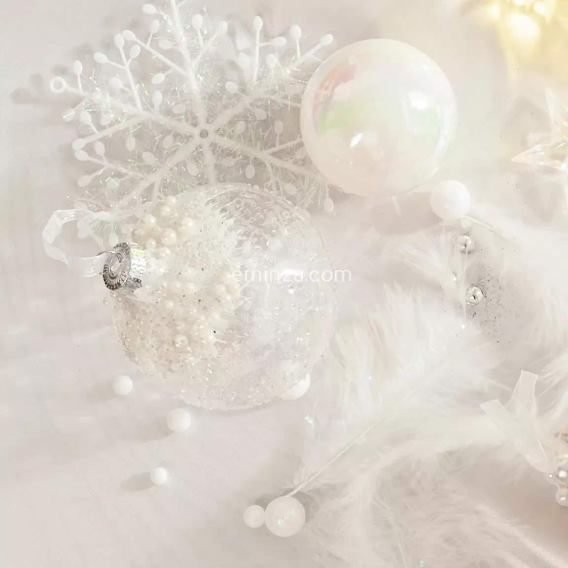 Lot de 6 flocons de Noël à suspendre (H8,50 cm) Etoilés Blanc irisé