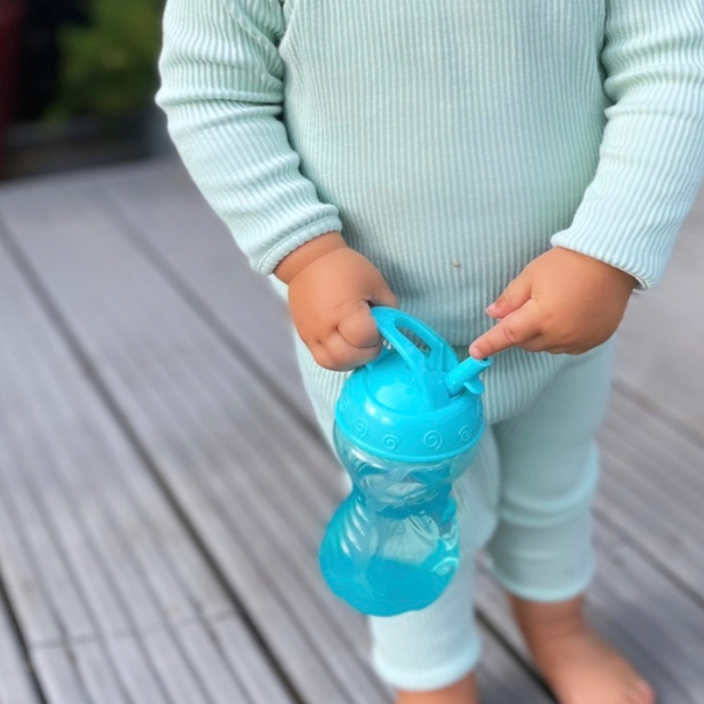 Nuby Free Flow Flip It Trinkbecher 300ml 12 Monate+ Sortiment