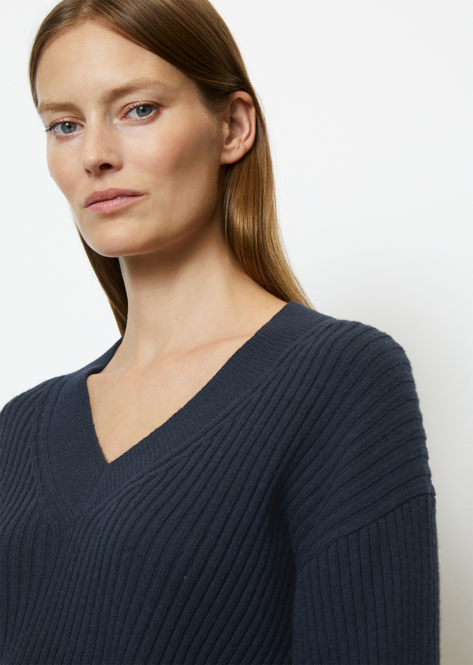 V-Neck-Strickpullover looseaus italienischem Schurwolle-Mix