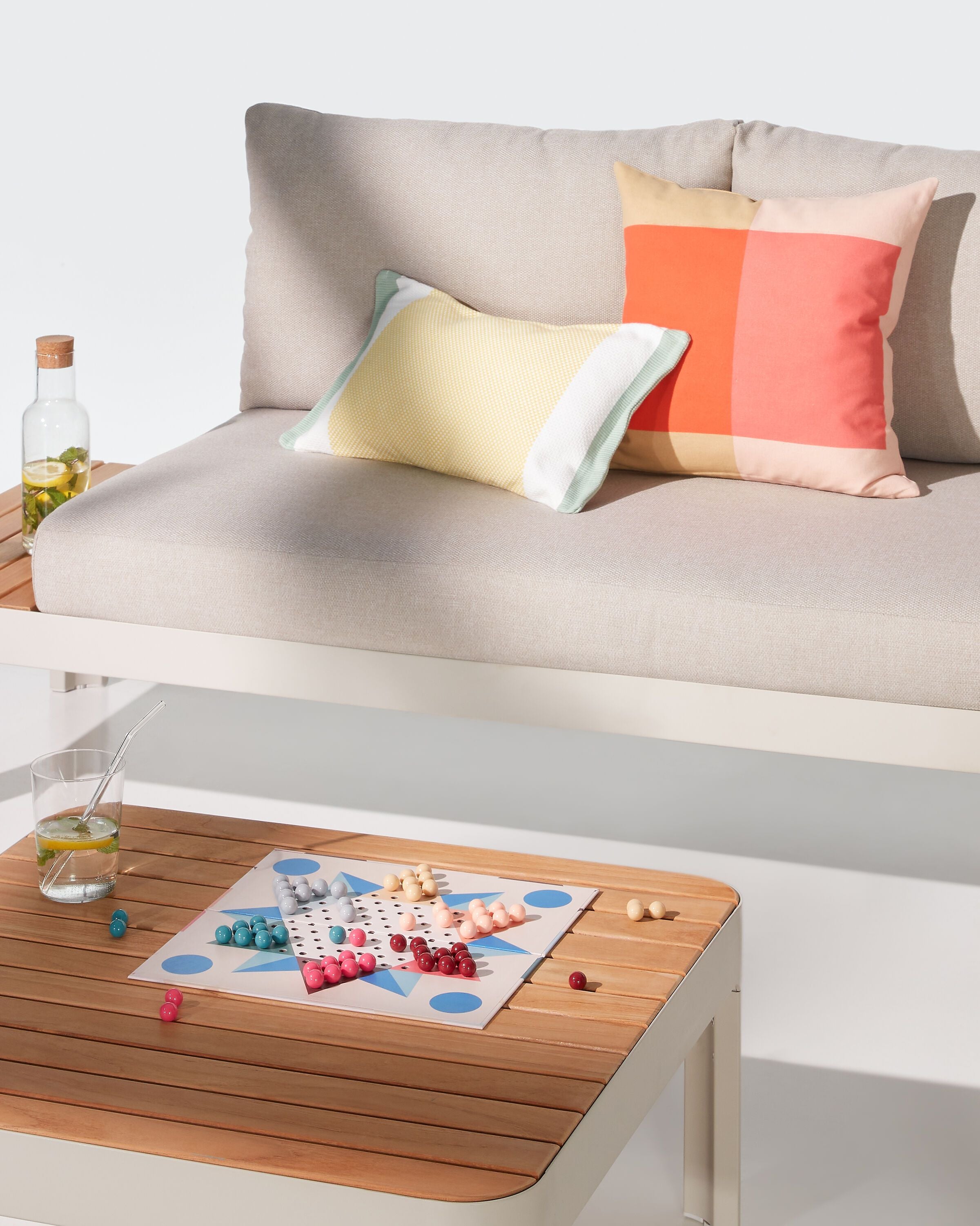 MAIO Loungetisch - Sand / B: 71.6 cm x T: 71.6 cm x H: 32.3 cm