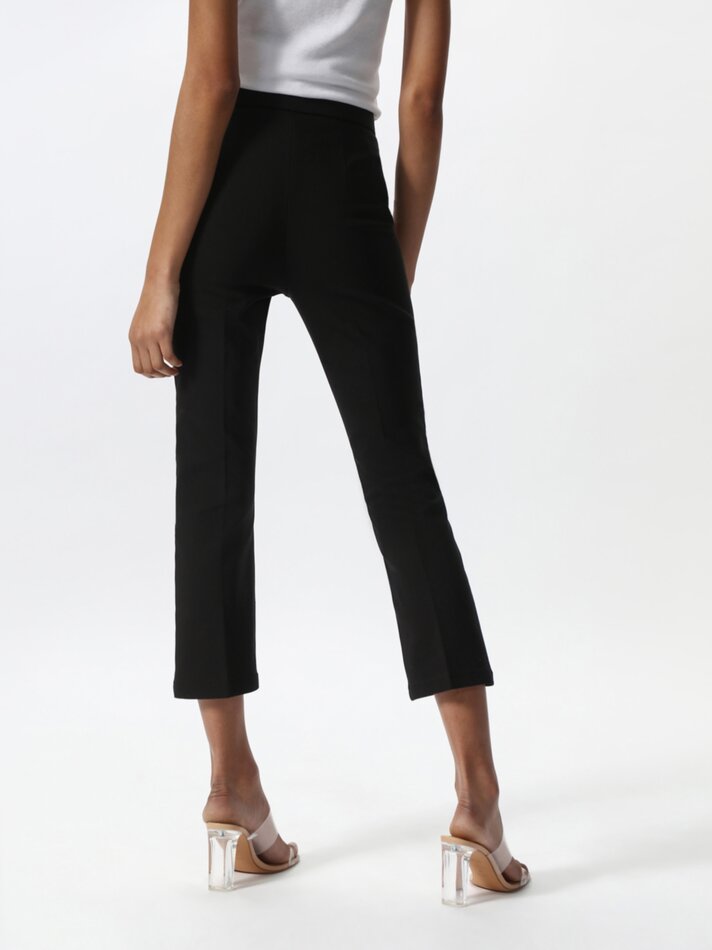 Calça mini flare - Preta