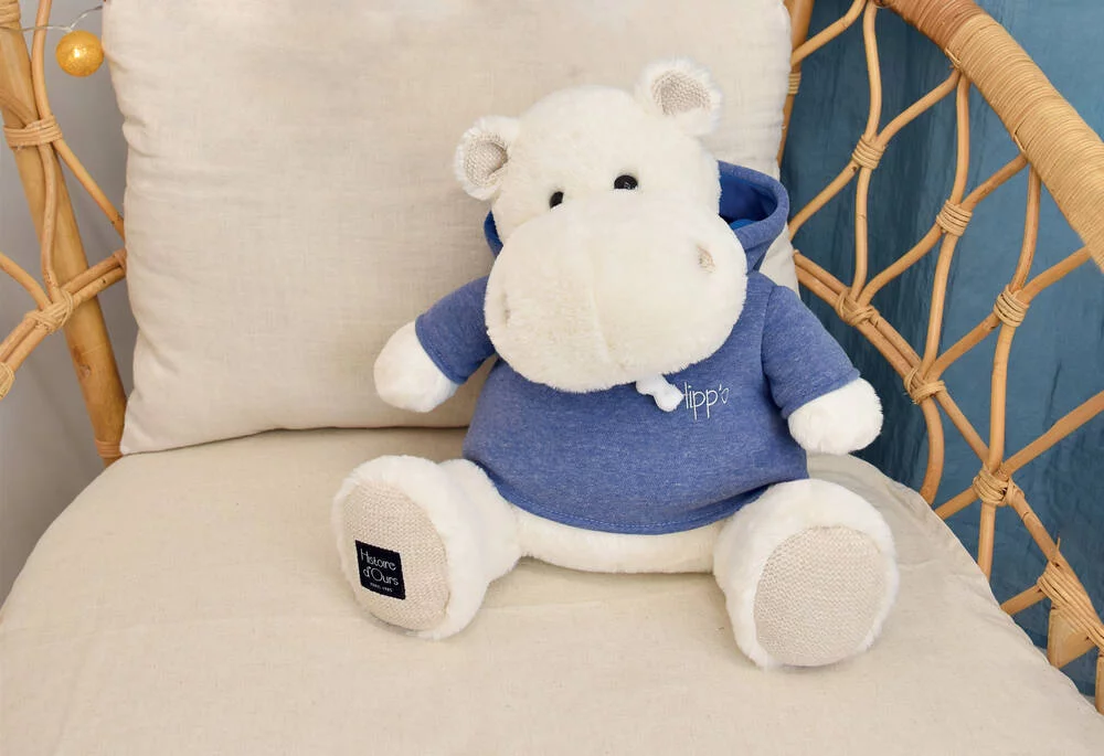 PELUCHE L'HIPPO BLANC AVEC SWEAT BLEU JEANS