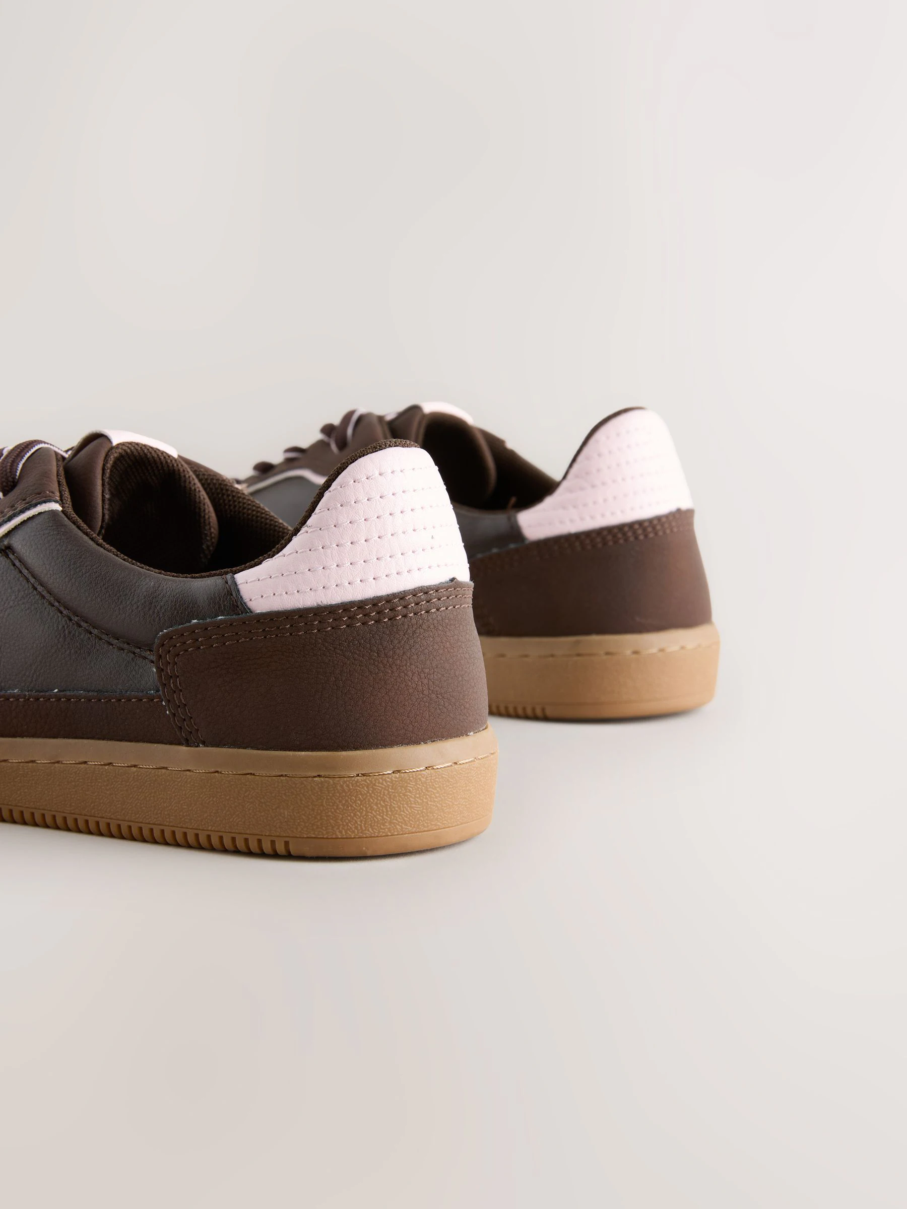 Chocoladebruin - Sneaker met veters