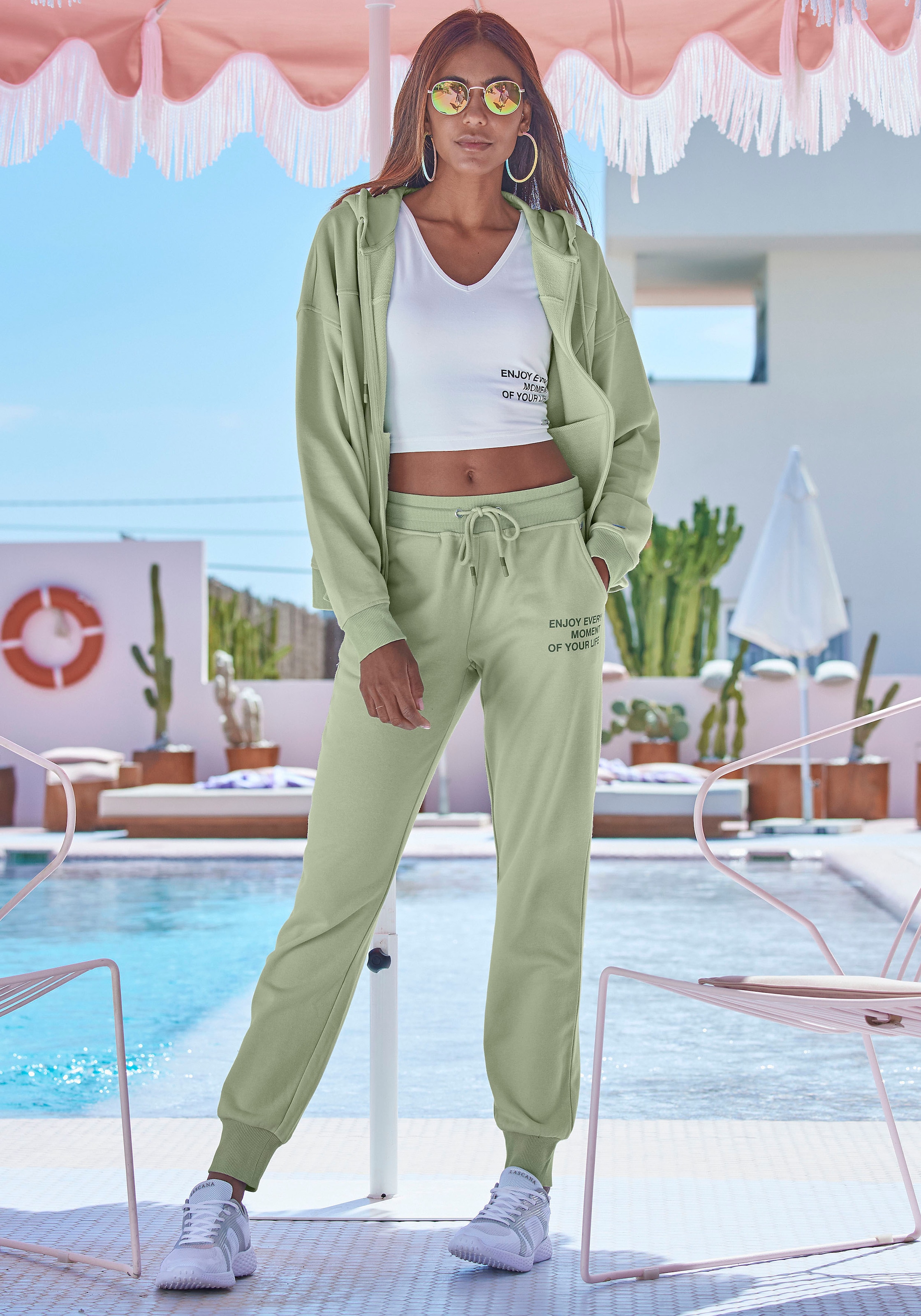 Buffalo Kapuzensweatjacke mit Statement Druck, Loungewear