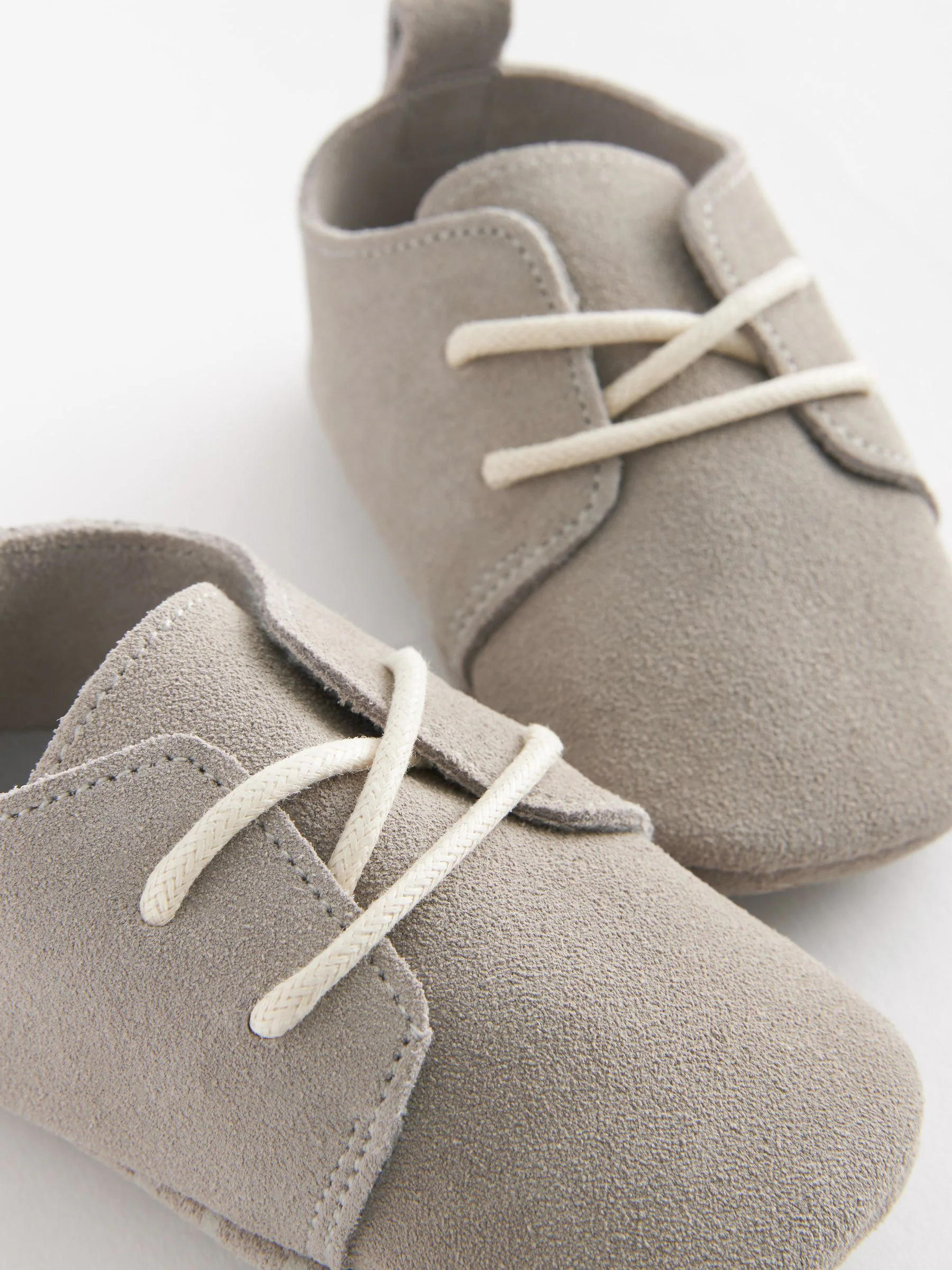 Grijs - Suède babyschoenen met veters (0-24 mnd)