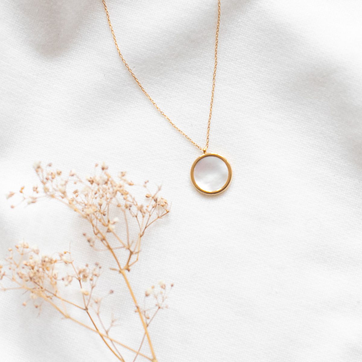 Collier médaillon nacre Maison Suzanne