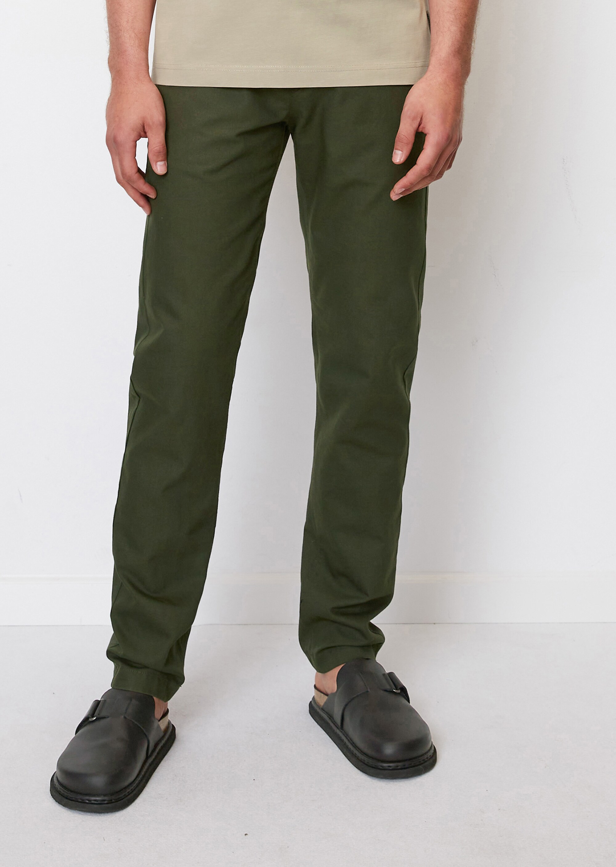 Chino Modell OSBY jogger tapered aus Bio-Baumwolle und Leinen