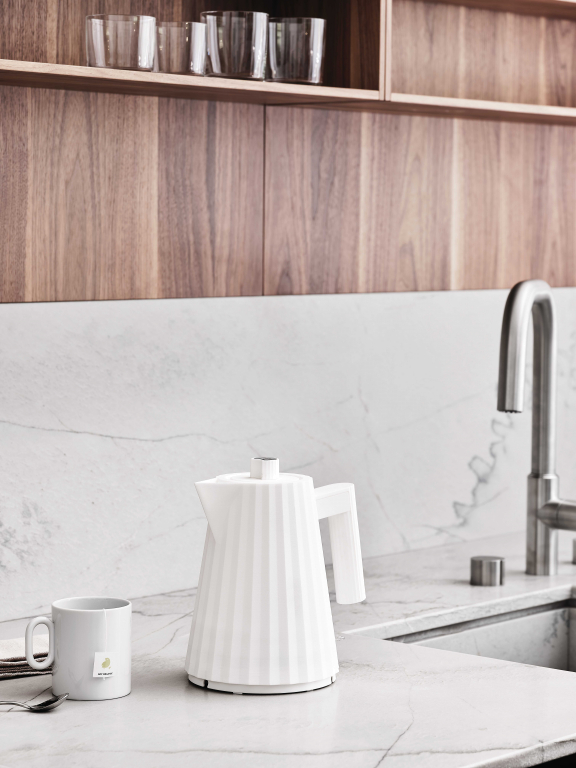 Alessi Plissé waterkoker 1L zwart