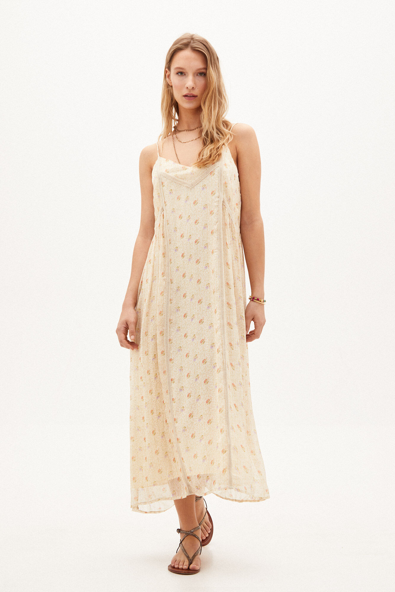 Dalma. Vestido midi estampado - Bege