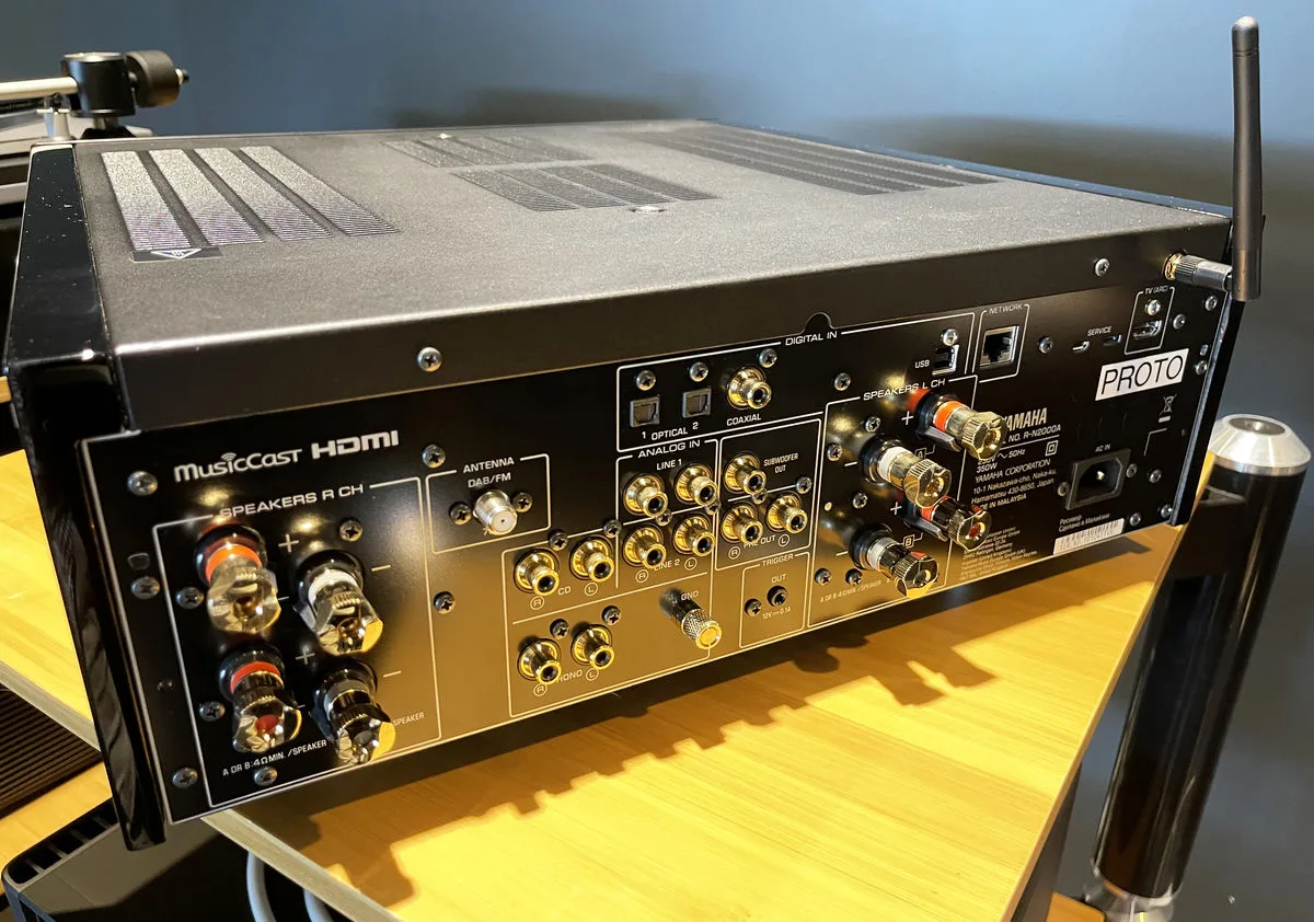 Yamaha R-N2000A Noir Amplis hi-fi stéréo