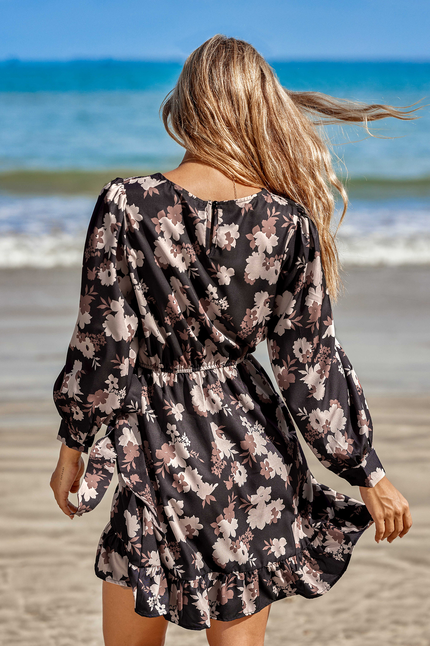 Robe à volants à fleurs mauves