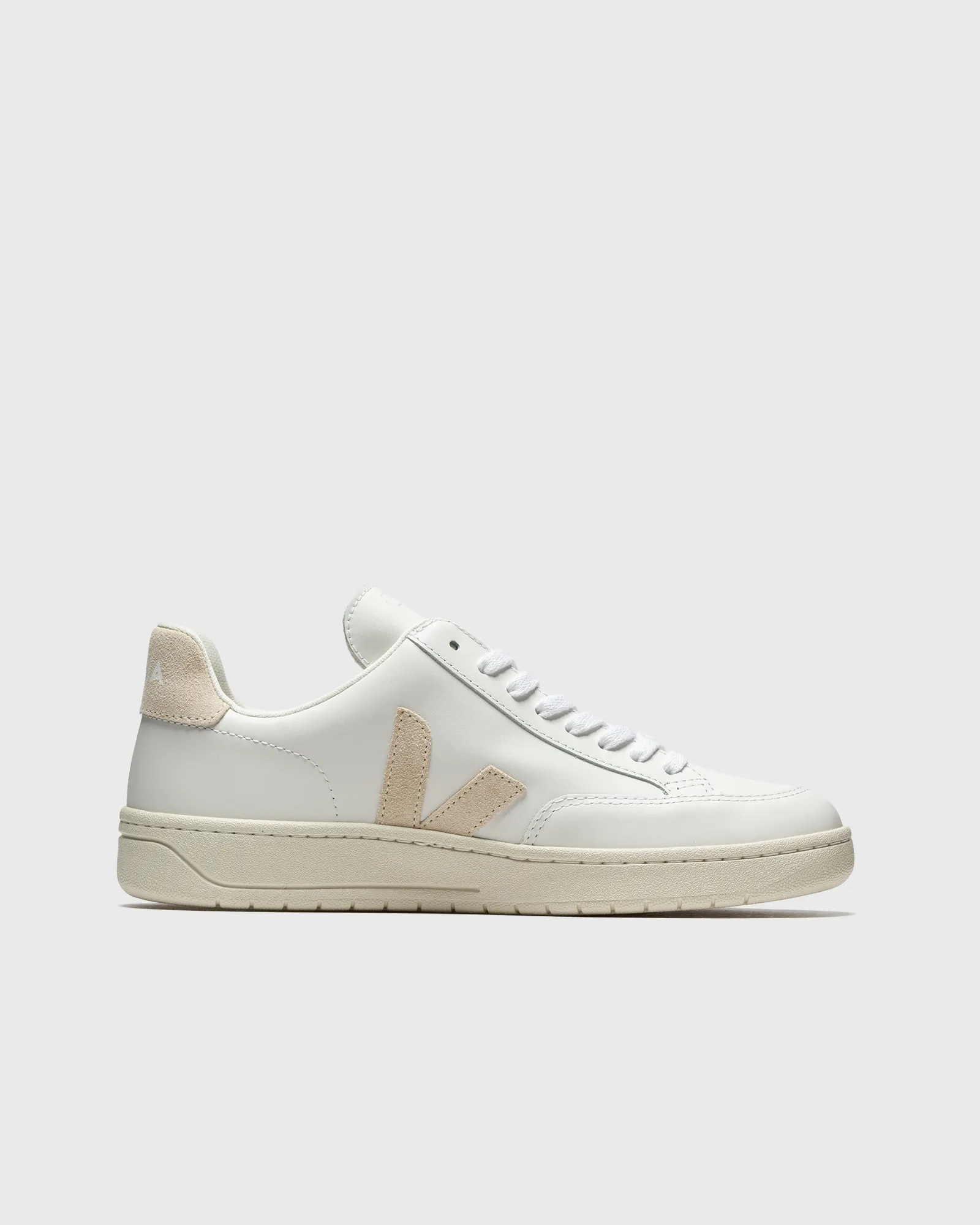 Veja WMNS V-12 LEATHER