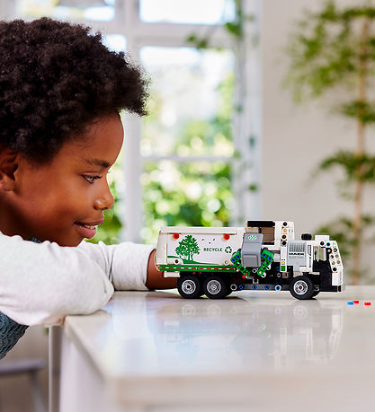 LEGO® Technic - Mack LR Electric Müllwagen 42167 - 503 Teile