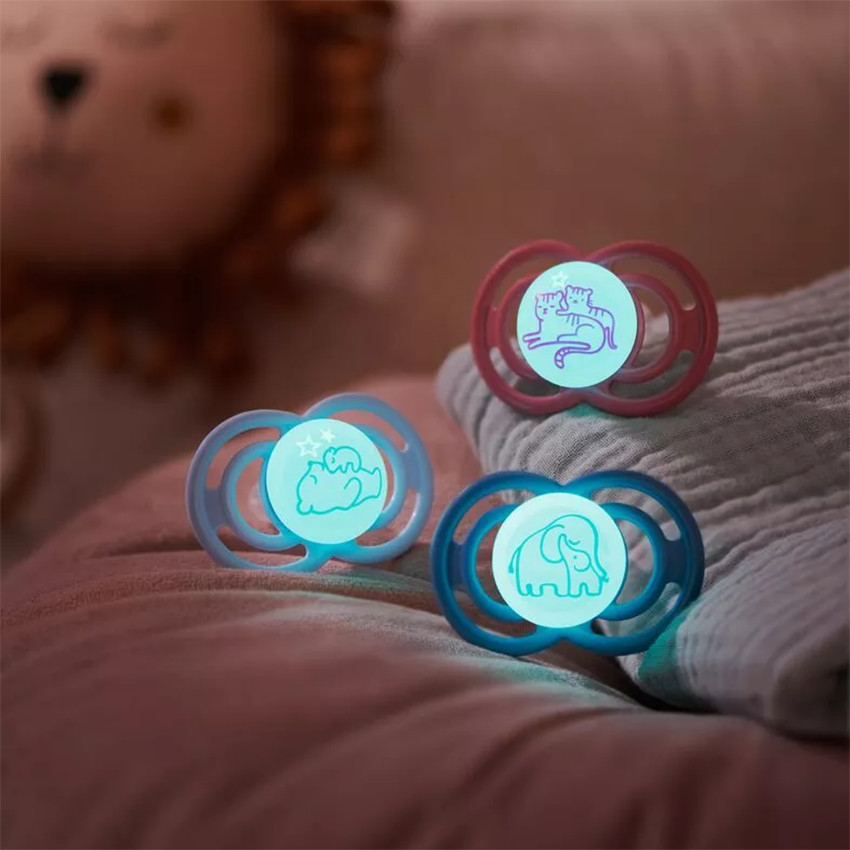 Lot de 2 sucettes silicone Perfect Nuit 6M+ animaux (modèle aléatoire)