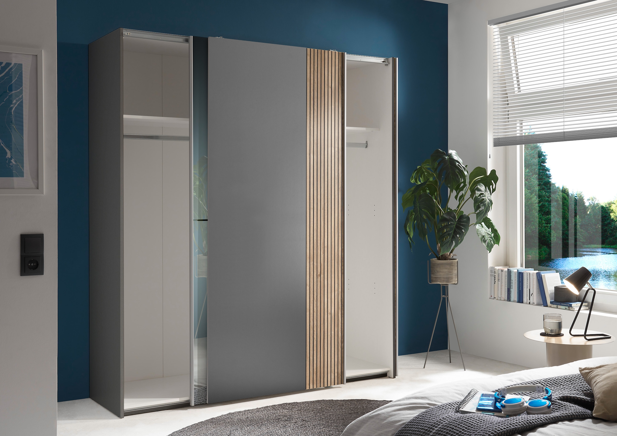 Schlafkontor Schwebetürenschrank »Berno Kleiderschrank mit Schiebetüren und Spiegelfront« Rillenoptik & Graphitabsetzung