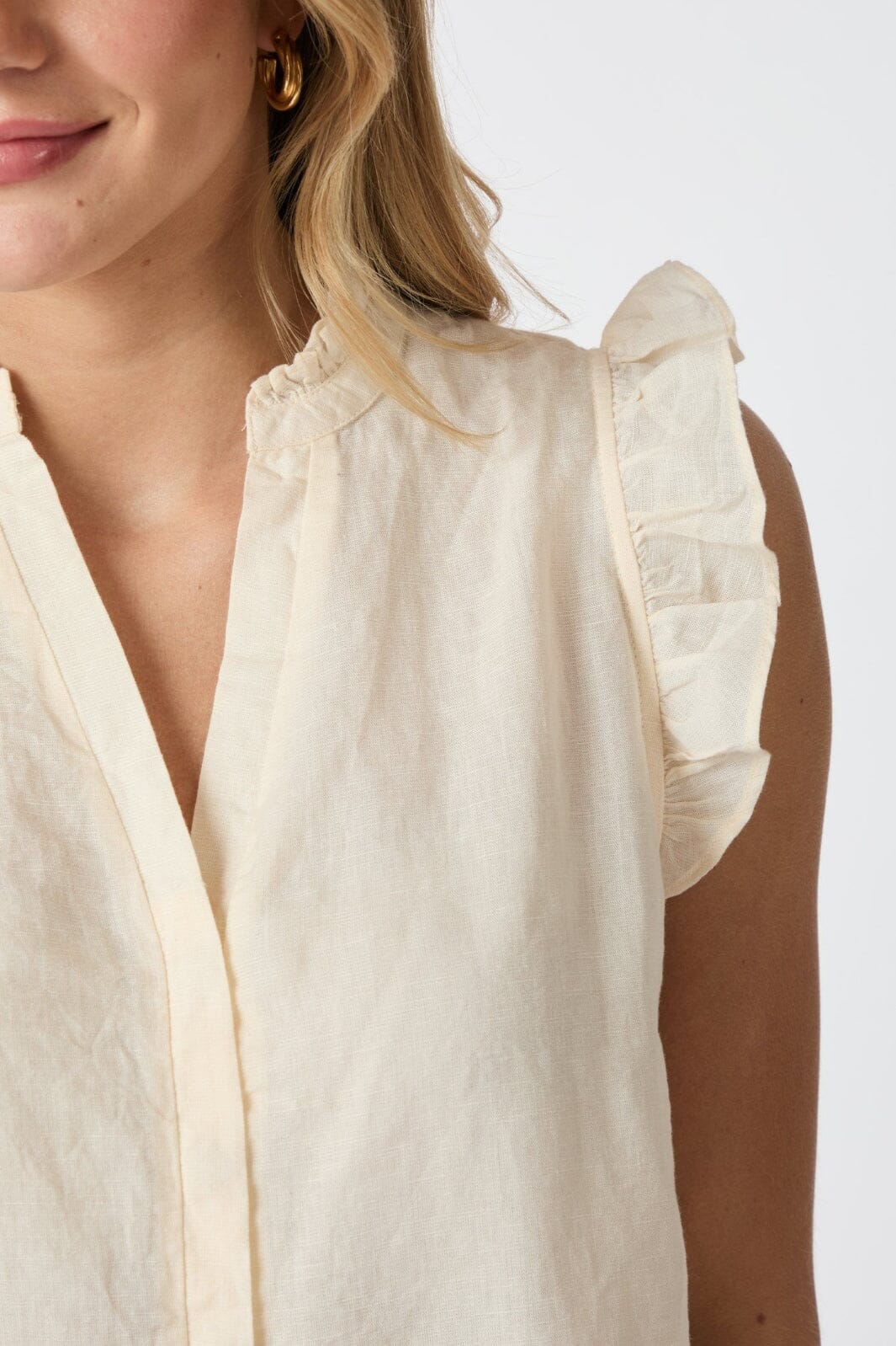 Neo Noir Siona Linen Top 160245