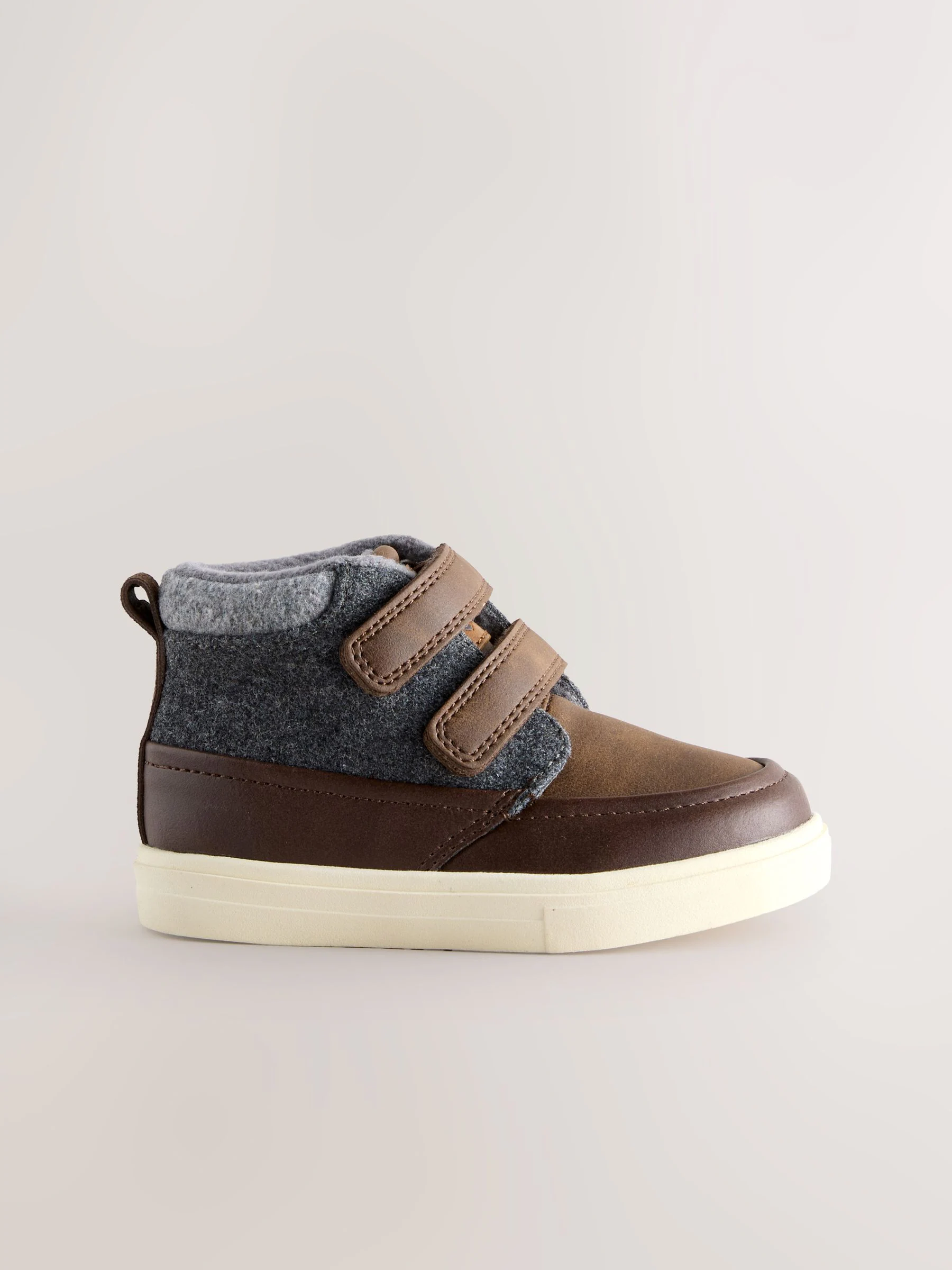 Chocoladebruin - Hoge schoenen met klittenbandsluiting