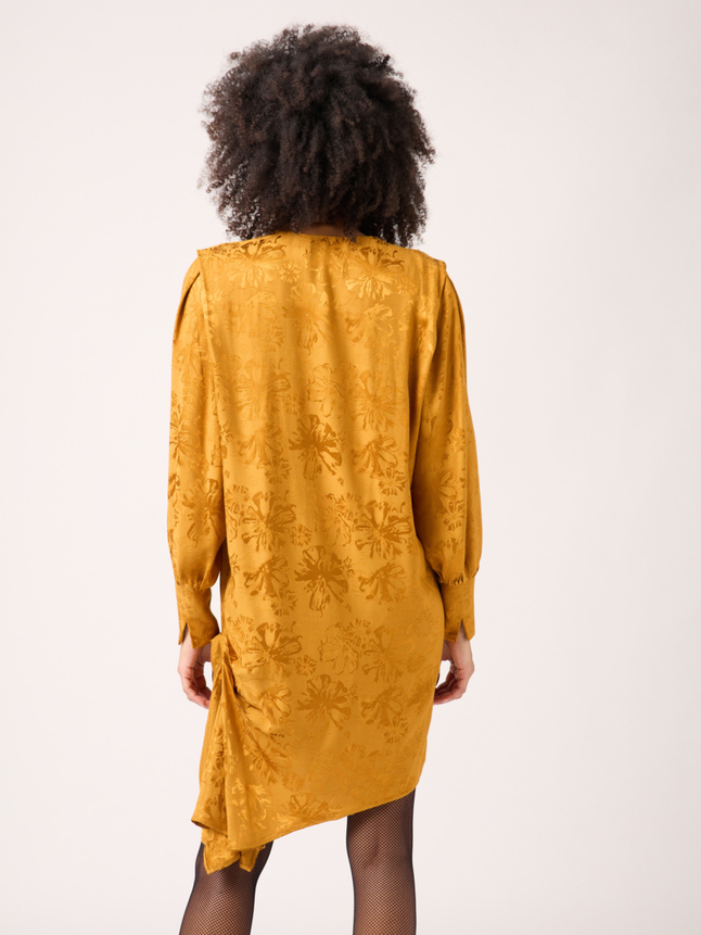Robe courte asymétrique