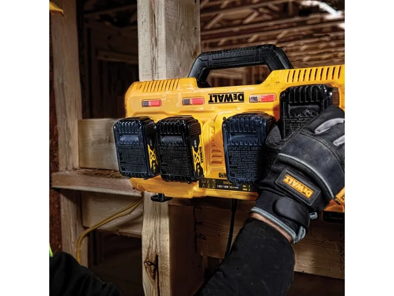 DeWALT DCB104-QW - Batterioplader - 4 x batterier lader op - 8 A - 4 output-stikforbindelser