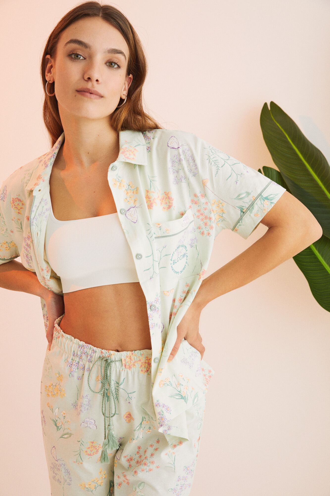 Pijama estilo camisa 100% algodão com estampa floral verde